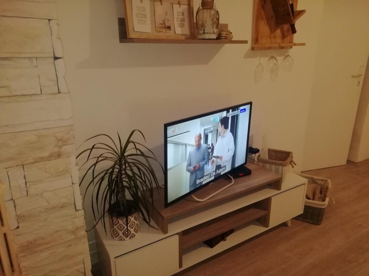 Apartment Green Free Private Parking Νόβι Σαντ Εξωτερικό φωτογραφία